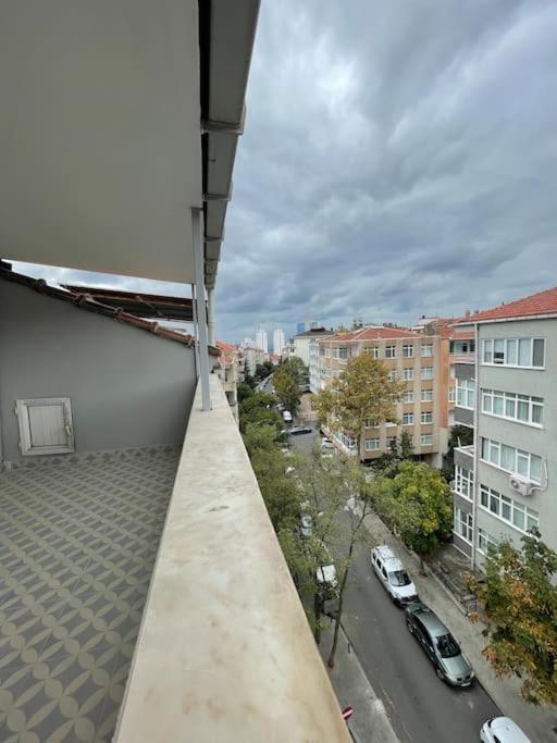 Merkezi Cift Terasli Ev Istanbul